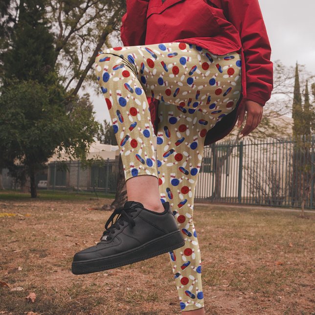 Leggings Bolas de bolas, alfileres y zapatos pateados (Subido por el creador)