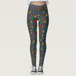 Leggings Bombillas de luz de cadena de Navidades coloridos|<br><div class="desc">Navidades iluminan el patrón con coloridas bombillas de cuerda en rojo,  verde,  azul y amarillo. El diseño está en un fondo gris oscuro,  que se puede editar si se desea. Diseño alegre,  alegre y luminoso para la temporada de vacaciones.</div>