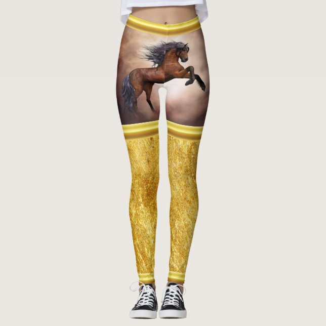 Leggings Caballo marrón frisón criándose con nubes nubladas (Anverso)
