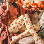 Leggings Calabazas vintage y estrellas Crema de Halloween<br><div class="desc">Estas calabazas vintage y estrellas de Halloween Cream Leggings presentan calabazas clásicas naranjas y estrellas negras juguetonas en un fondo cremoso. El diseño captura un ambiente retro de Halloween, lo que los hace una elección perfecta para celebrar la temporada espeluznante con un estilo divertido y único. Estas leggings son elegantes...</div>