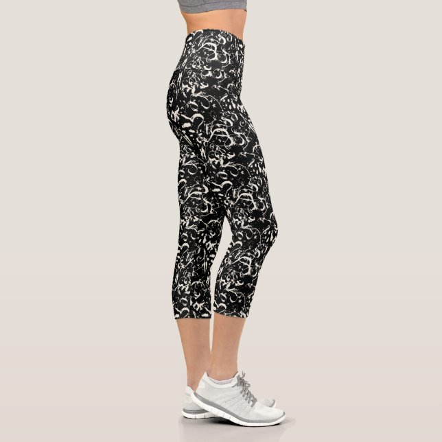 Leggings Capri Abstract Black Capris for Any Occasion (Derecha)