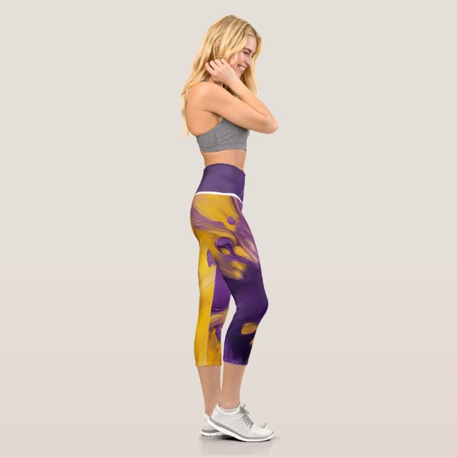 Leggings Capri Abstracto Morado y Dorado (Derecha)
