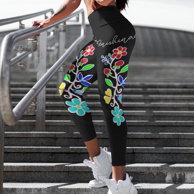 Leggings Capri Anishinaabe Nativo Estadounidense Logo Diseño Flor (Anishinaabe Native American Logo Floral Design Capri Leggings)