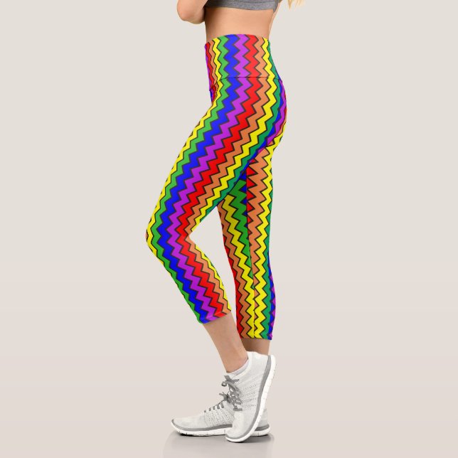 Leggings Capri Arcoiris Divertido de Chevron con Rayas Coloridas (Izquierda)