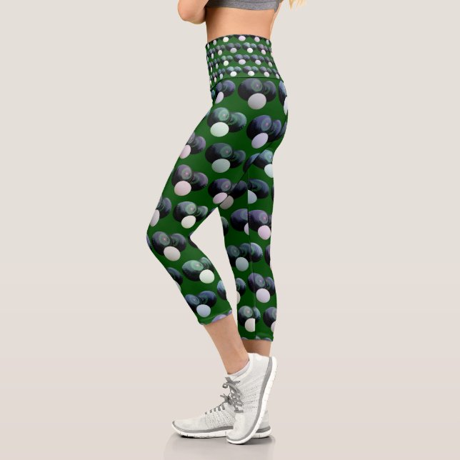 Leggings Capri Armonía rodante: Bolas de césped verde con Jack Pa (Izquierda)