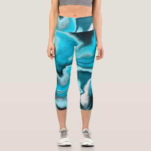 Leggings Capri Arte de fluidos de mármol azul, negro y blanco
