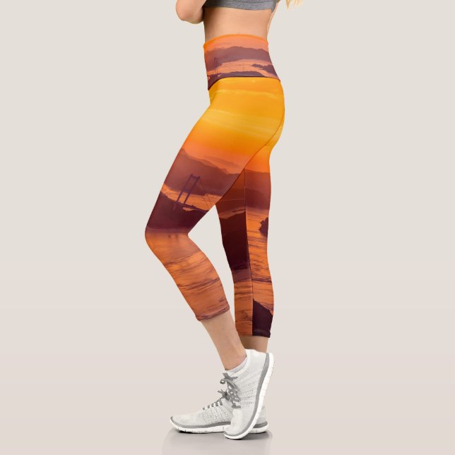 Leggings Capri Atardecer de niebla en el puente Kurushima Kaikyo  (Izquierda)