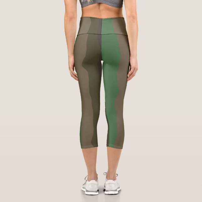 Leggings Capri Bandas abstractas de camo y verde (Reverso )