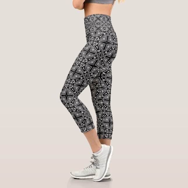 Leggings Capri Black and White Tribal Pattern (Izquierda)