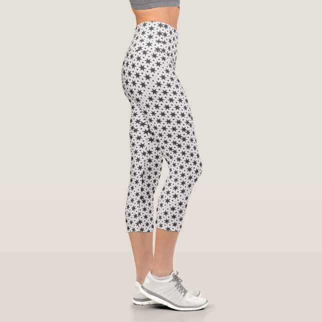 Leggings Capri Black Stars on White Geometric Pattern (Derecha)