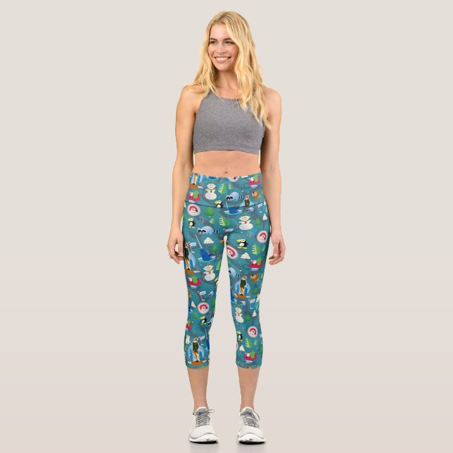 Leggings Capri Buddy el patrón Verde azulado de elfo y caracteres (Anverso)