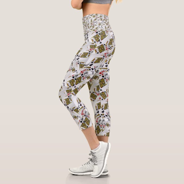 Leggings Capri "Capa Real: Una pila de tarjetas de Kings Poker" (Izquierda)