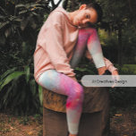 Leggings Capri Colores de agua mezclados con hermosas mariposas p<br><div class="desc">acuarelas primavera-verano mezcladas con hermosas mariposas violetas Artsy,  salpicaduras de pintura acuarela desordenadas presentan unos bonitos colores suaves. De púrpura y azul claro y rosa claro con una mezcla de hermosas mariposas púrpura. Las salpicaduras de pintura se han colocado sobre un fondo blanco. ¡Disfrútalo!</div>