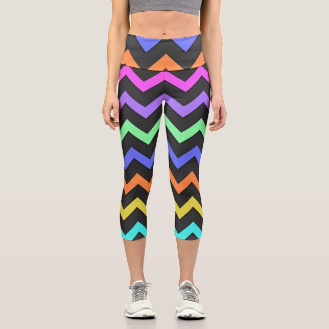 Leggings Capri Colorido Chevron vibrante Guay patrón de diversión (Anverso)