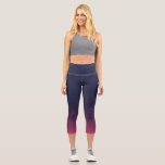 Leggings Capri con gradiente de Azul, Violeta y Rosa<br><div class="desc">Los motivos abstractos nos gustan mucho,  a ti? en esta colección un pattern o fondo degradados jugando con tres colores Azul,  Violeta y Rosa. Puedes dejarlo con la propuesta inicial o agregar algún dibujo en blanco. Adapta esta elegante colección a tu estilo y personalidad. ¡Hazte con ella!</div>