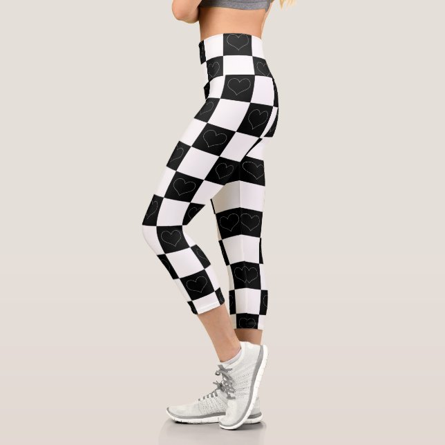 Leggings Capri Corazones de tablero de ajedrez en blanco y negro (Izquierda)