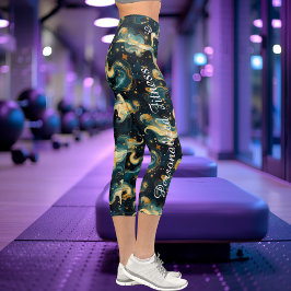 Leggings Capri Cosmic Fitness: Patrón abstracto en tonos oscuros