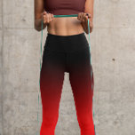 Leggings Capri Degradado rojo negro Minimalista moderno<br><div class="desc">Diseño de gradiente negro y rojo puro. Lástima por sus leggings de yoga de alto estilo capri. Un regalo de moda para tu modas favorita. Tonos negros y rojos. Esta imagen gráfica se transfiere agradablemente a muchos regalos.</div>