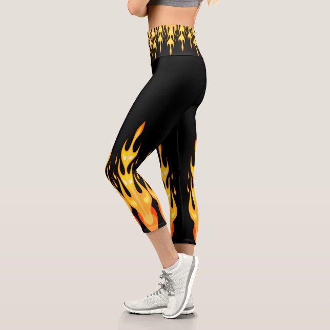 Leggings Capri El fuego amarillo naranja moderno se enciende sobr (Izquierda)