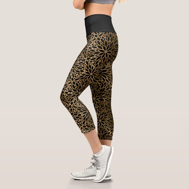 Leggings Capri Elegante patrón de Mandala dorada en negro (Izquierda)