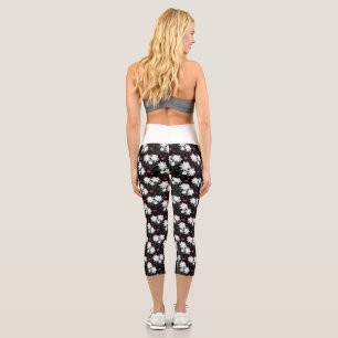 Leggings Capri Elegante patrón floral blanco sobre fondo negro