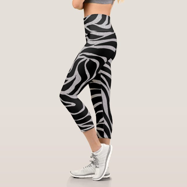 Leggings Capri Elegante Purpurina negro plata impresión de animal (Izquierda)
