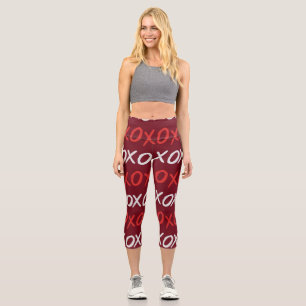 Leggings Capri Elegantes abrazos y besos XOXO de Borgoña