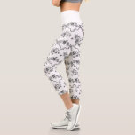 Leggings Capri Elegantes Rosas negras grabadas de época y cintas<br><div class="desc">Elegante y romántico rosas vintage con grabado negro,  flores,  viñas,  hojas y mariposas con cintas y arcos entrelazados sobre un fondo blanco. El color de la banda de guijarros es el personalizable.</div>