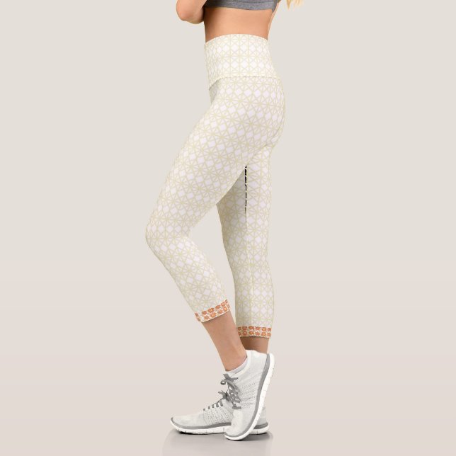 Leggings Capri Elevar tu espacio con geométrico blanco y dorado (Izquierda)