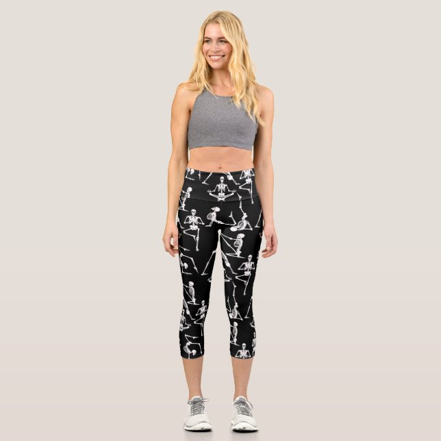Leggings Capri esqueletos de yoga de halloween negros (Anverso)