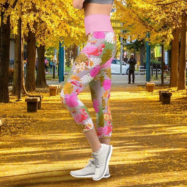 Leggings Capri Flamenco Tropical Gris Claro (Tropical Flamingo Light Grey Capri Leggings)