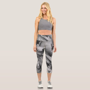 Leggings Capri Flor de peonía cerrada negra y gris