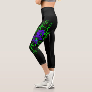 Leggings Capri Flor morada lirio en negro