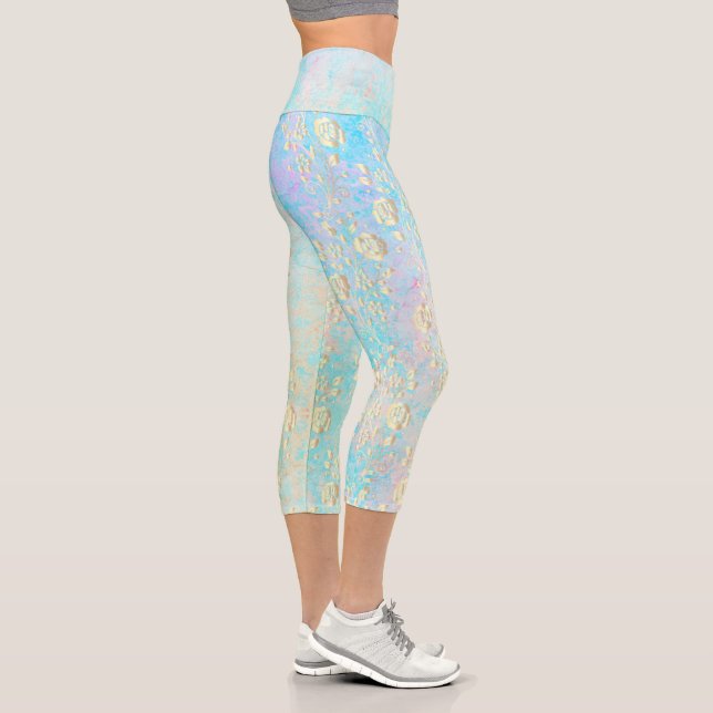 Leggings Capri Floral dorada luminosa en Pastels Capris (Derecha)