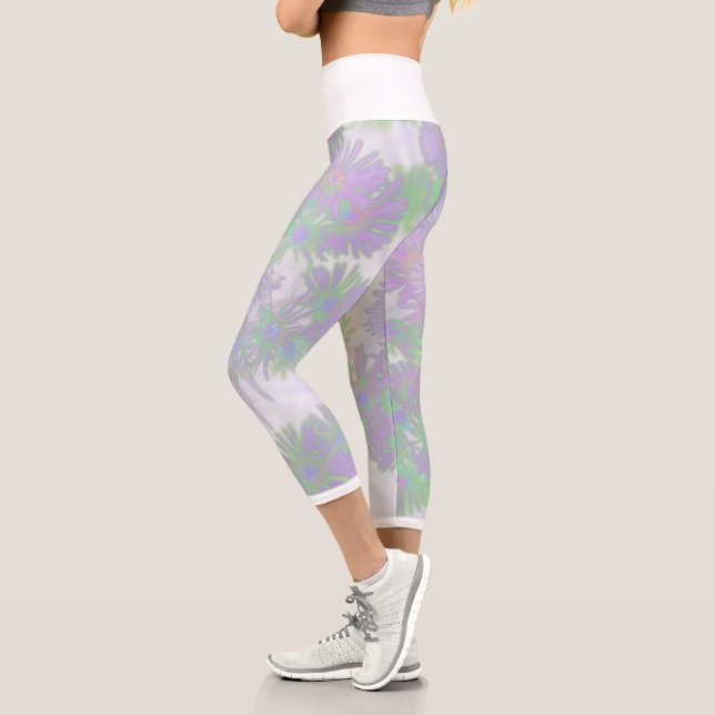 Leggings Capri Flores púrpuras pálidas pasteles rosadas (Izquierda)