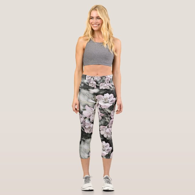 Leggings Capri Flores rosas antiguas en una rama (Anverso)