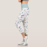 Leggings Capri follaje azul de invierno elegante<br><div class="desc">elegante follaje de invierno azul sin fisuras para un lindo par de leggings de capri</div>
