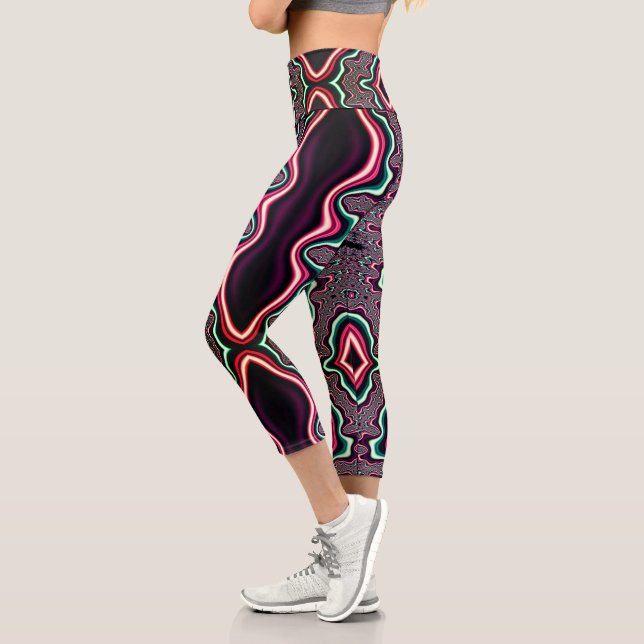 Leggings Capri Funky Patrón Psicodélico Verde y Fractal Rojo (Izquierda)