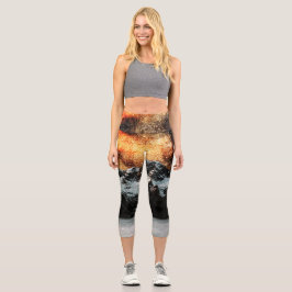 Leggings Capri Galaxia ardiente sobre montañas majestuosas