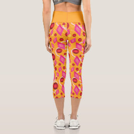 Leggings Capri gemas rosas y rojas y patrón de fondo amarillo