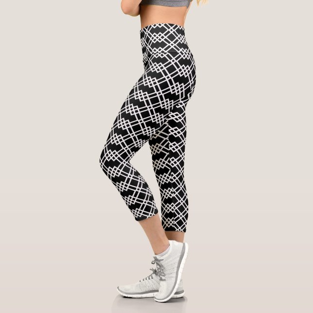 Leggings Capri Geométrica moderna de Entramado en blanco y negro (Izquierda)