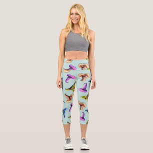 Leggings Capri Gorras viejos de color de agua: fondo azul.