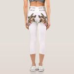 Leggings Capri Graciosa lengua de jirafa fuera de Wink juguetón -<br><div class="desc">Gracioso Personalizado de jirafa y juguetón de Wink Dibujo Diversión de sonrisa animal - Elige / Agrega tu Texto Único / Fuente / Color - Haz tu regalo único - Redimensiona y mueve o quita elementos con la herramienta de personalización ! - ¡Oye Tú! Sonrisa por favor - Dibujo y...</div>