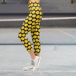 Leggings Capri Gracioso jugador de bolas de bolas de bolas de bol<br><div class="desc">Destacar en la cancha con estas divertidas leggings capri de pickleball con una banda de alta cintura. Super cómodos y lindos estos son perfectos para los jugadores de torneos,  los jugadores de rec y simplemente pasar el rato.</div>