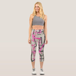 Leggings Capri Graffiti urbano de estilo rosa y gris