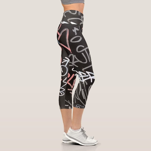Leggings Capri Graffiti urbano rosa, gris y negro (Derecha)