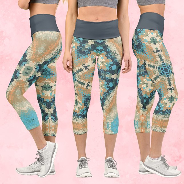 Leggings Capri Hex Mandala Azul y Naranja (Blue and Orange Hexagon Mandala Capri Leggings by Wormhole Orbital)