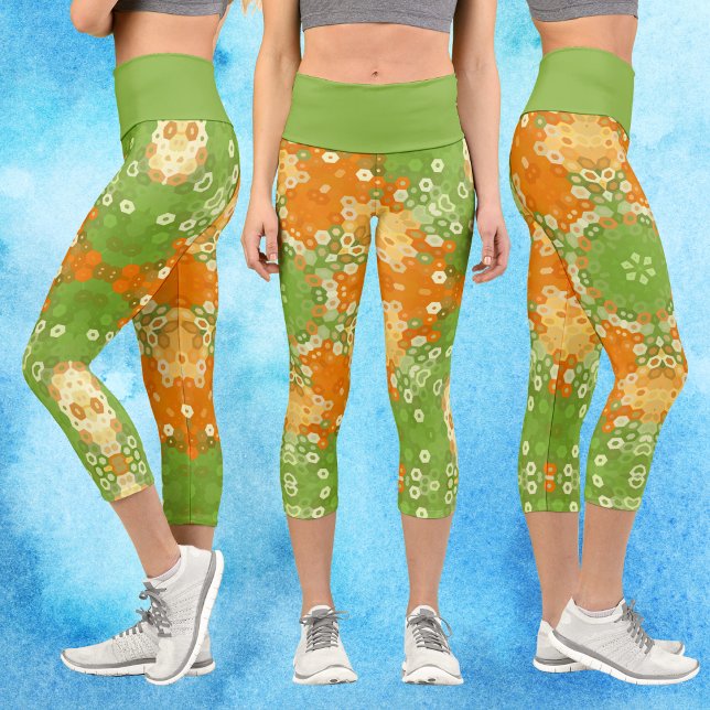 Leggings Capri Hex Mandala Green y Naranja (Green and Orange Hexagon Mandala Capri Leggings by Wormhole Orbital)