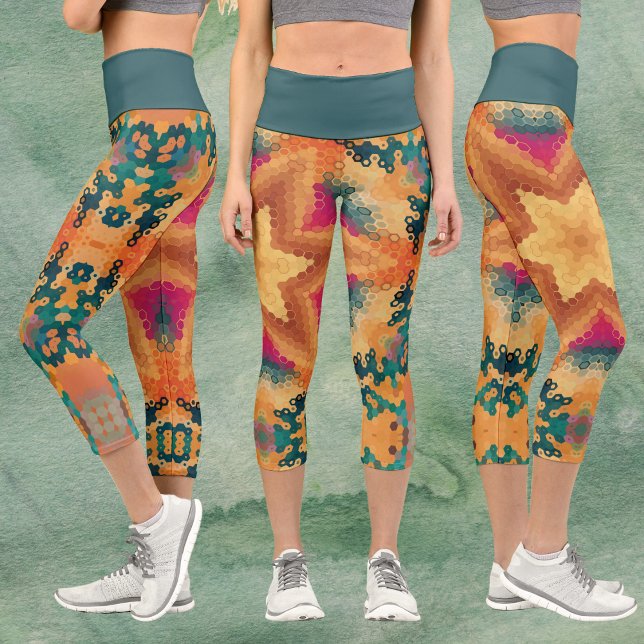 Leggings Capri Hex Mandala Naranja azul y rosa (Orange Blue and Pink Hexagon Mandala Capri Leggings by Wormhole Orbital)
