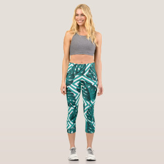 Leggings Capri Hojas Tropicales: Patrón floral sin soldadura.